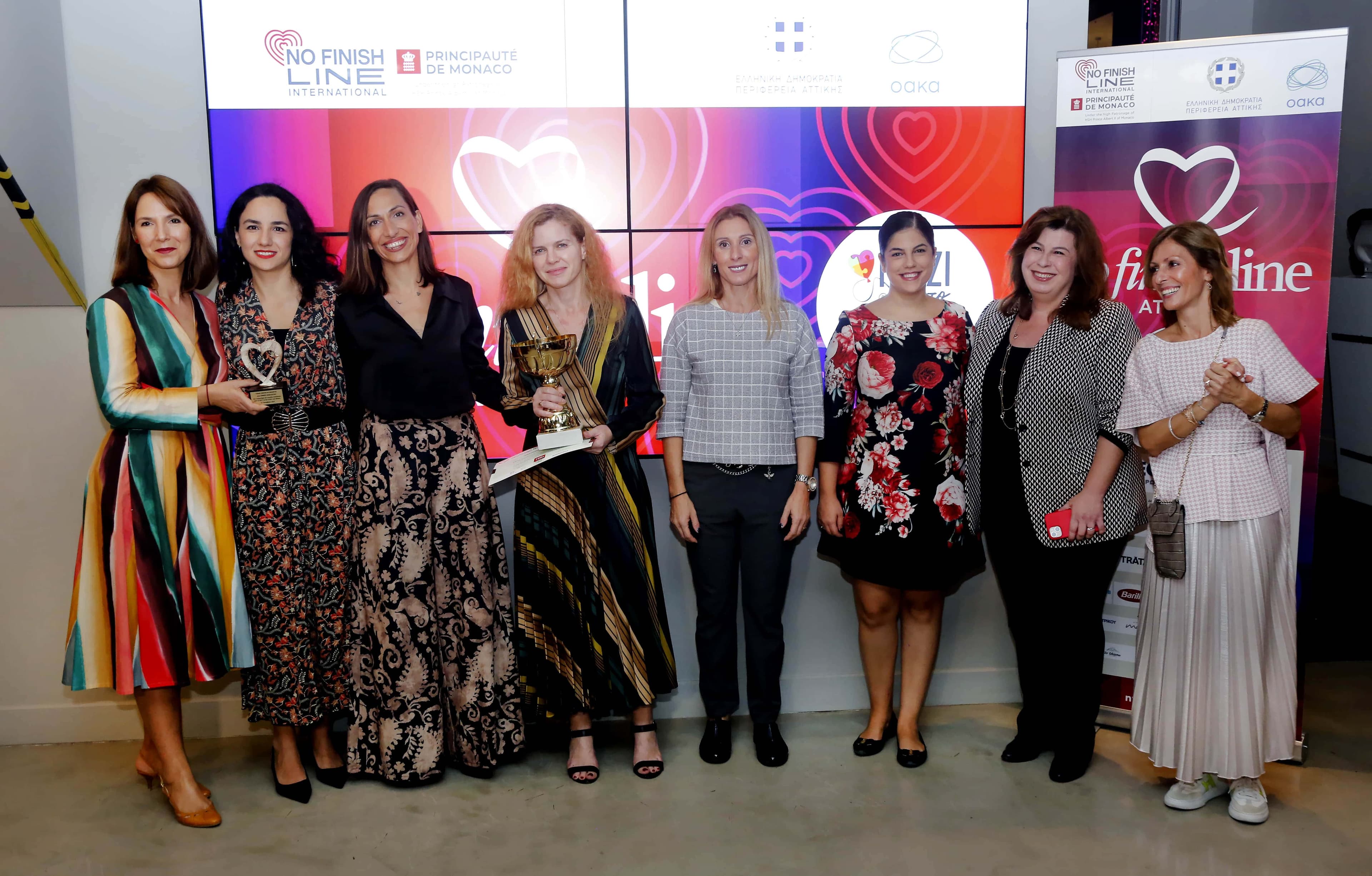Παράδοση της επιταγής του No Finish Line Athens 2023